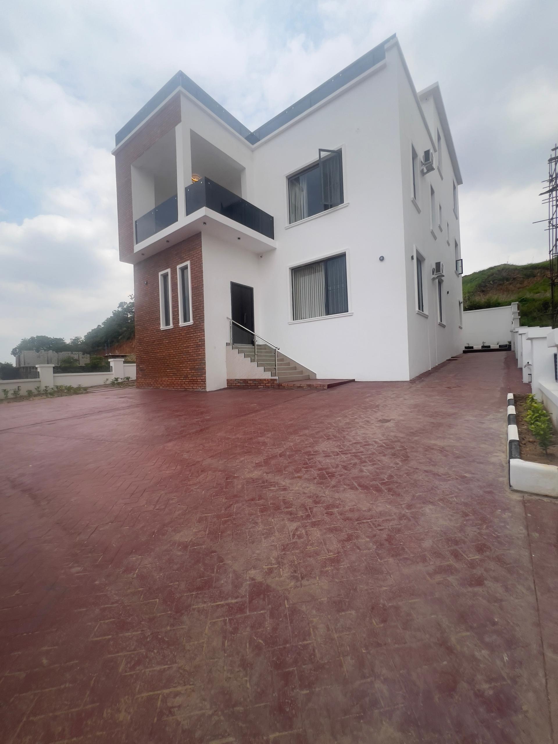 Luxury 4-Bedroom Fully Detached Duplex in Guzape Abuja