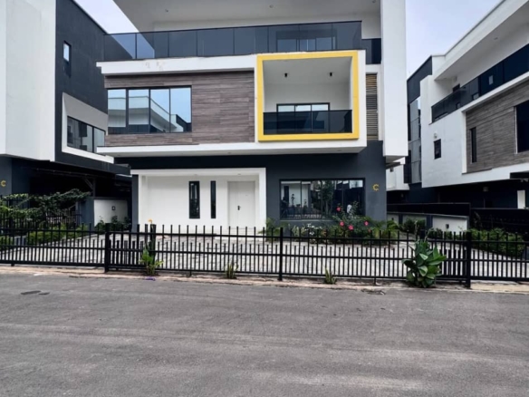 6 Bedroom Fully Detached Duplex with BQ in Guzape Abuja Mini Estate with Pool & Gym10