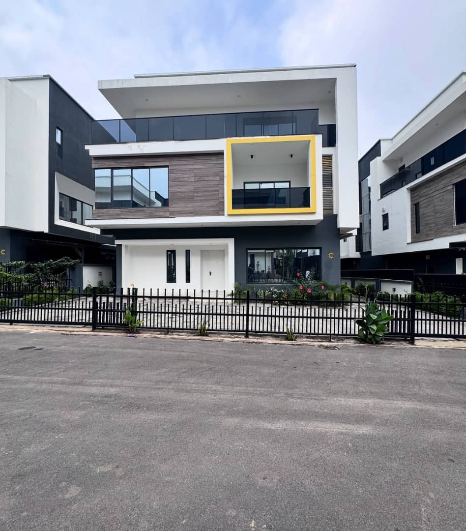 6 Bedroom Fully Detached Duplex with BQ in Guzape Abuja Mini Estate with Pool & Gym10