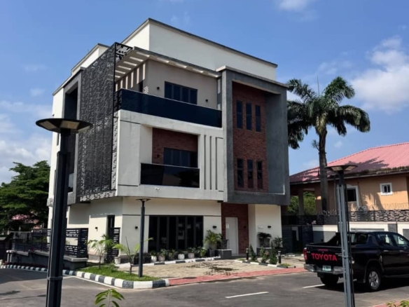 Luxury 5-Bedroom Detached Homes with Elevators & Rooftop Terraces – Utako, Abuja