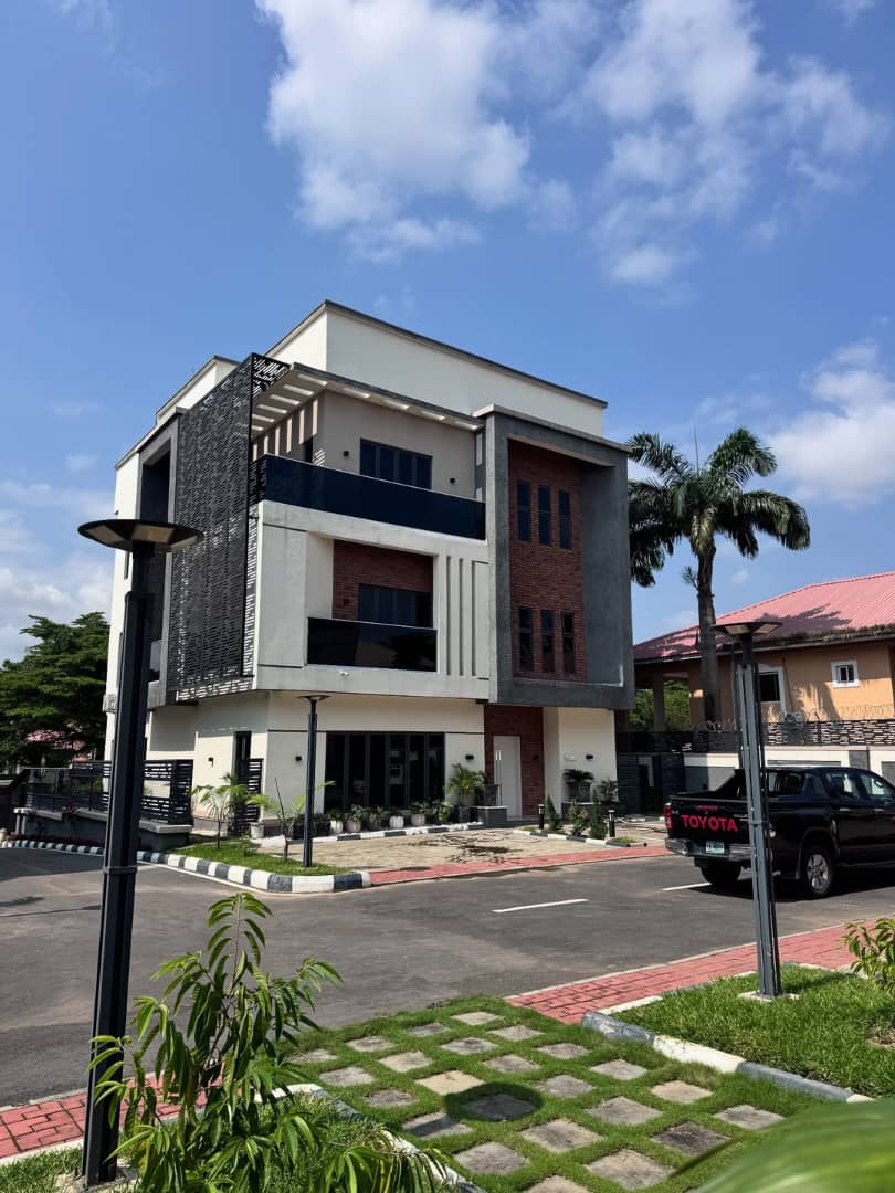 Luxury 5-Bedroom Detached Homes with Elevators & Rooftop Terraces – Utako, Abuja